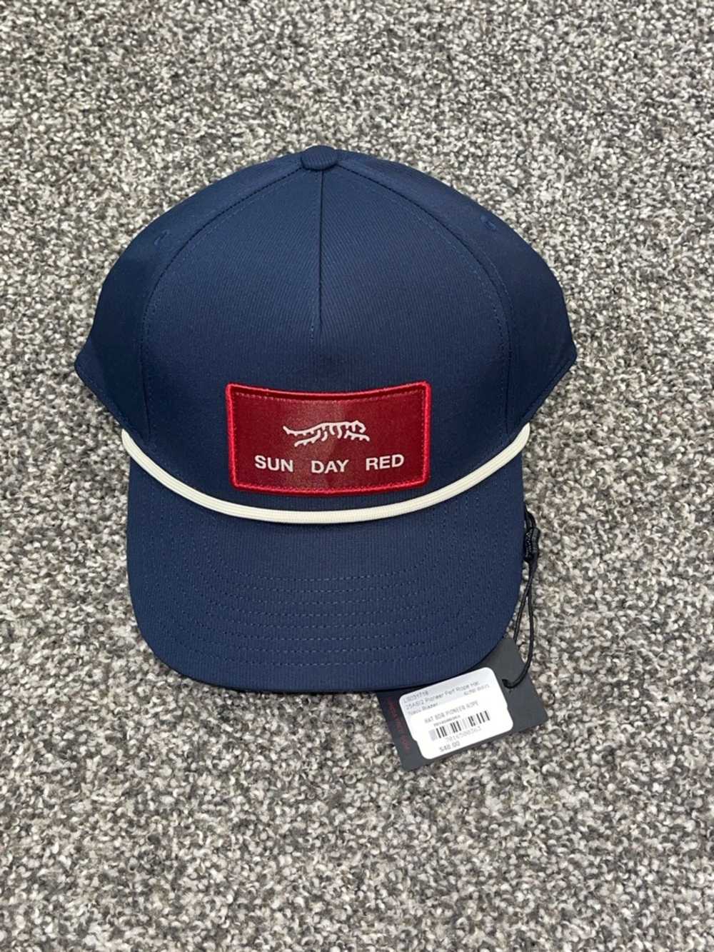 NWT SUN DAY RED Tiger Woods Rope Trucker Golf Hat.